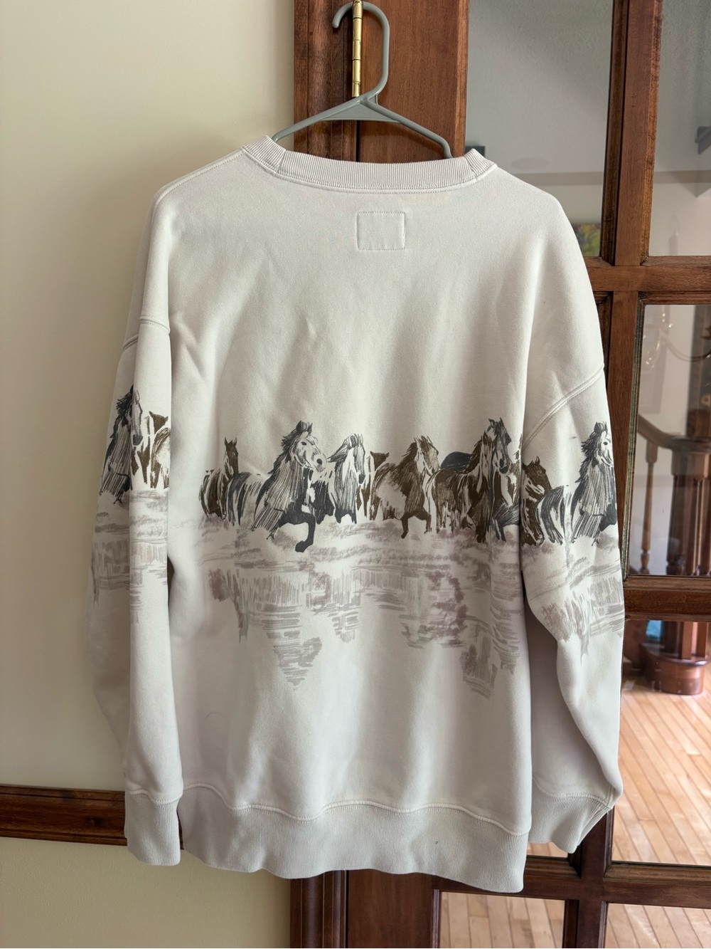Abercrombie & Fitch Sunday Crew Horse Graphic Sweatshirt in large - Picture 4 of 5